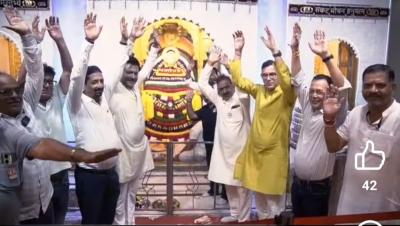 श्याम दरबार में गूंजी किलकारी : सुनील-सीमा दंपति ने पोती वियाना के हाथों से बाबा को लगवाया छप्पन भोग
