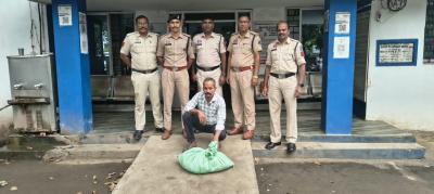 ऑपरेशन आघात: छोटे देवगांव में गांजा बिक्री पर खरसिया पुलिस का प्रहार, 5.025 किलो गांजा के साथ आरोपी गिरफ्तार