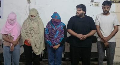 Big Breking/रायगढ़ पुलिस की इंदौर में बड़ी कार्रवाई: डॉक्टर से ₹34.17 लाख की ठगी, 3 युवतियों समेत 5 आरोपी गिरफ्तार